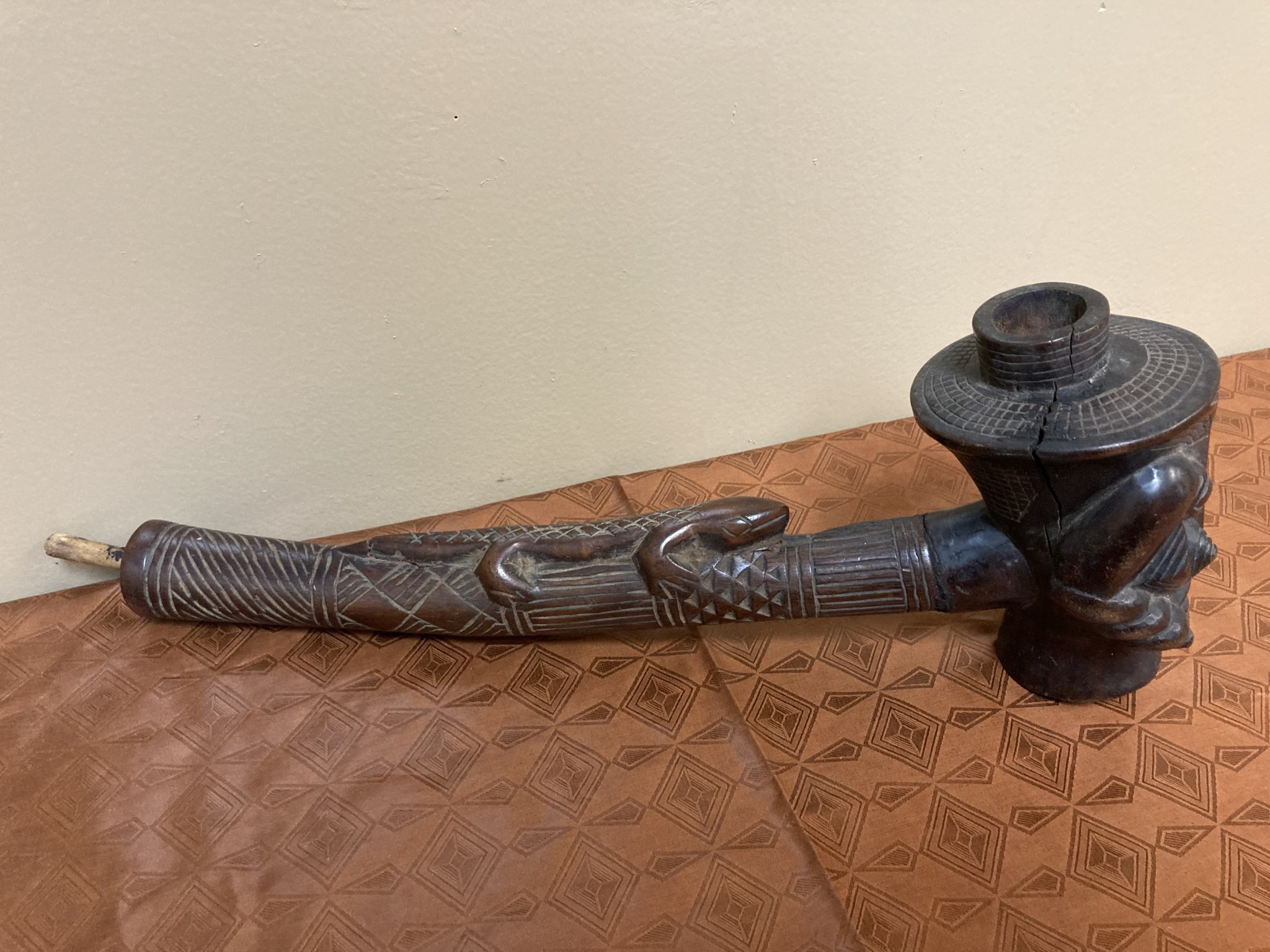 Kuba (bakuba): Wooden pipe, probably made by the Denguese who did much wood carvings as one of the 18 kuba tribes in the Democratic Republic of Congo. 16 1/4" L x 5 1/4" tall