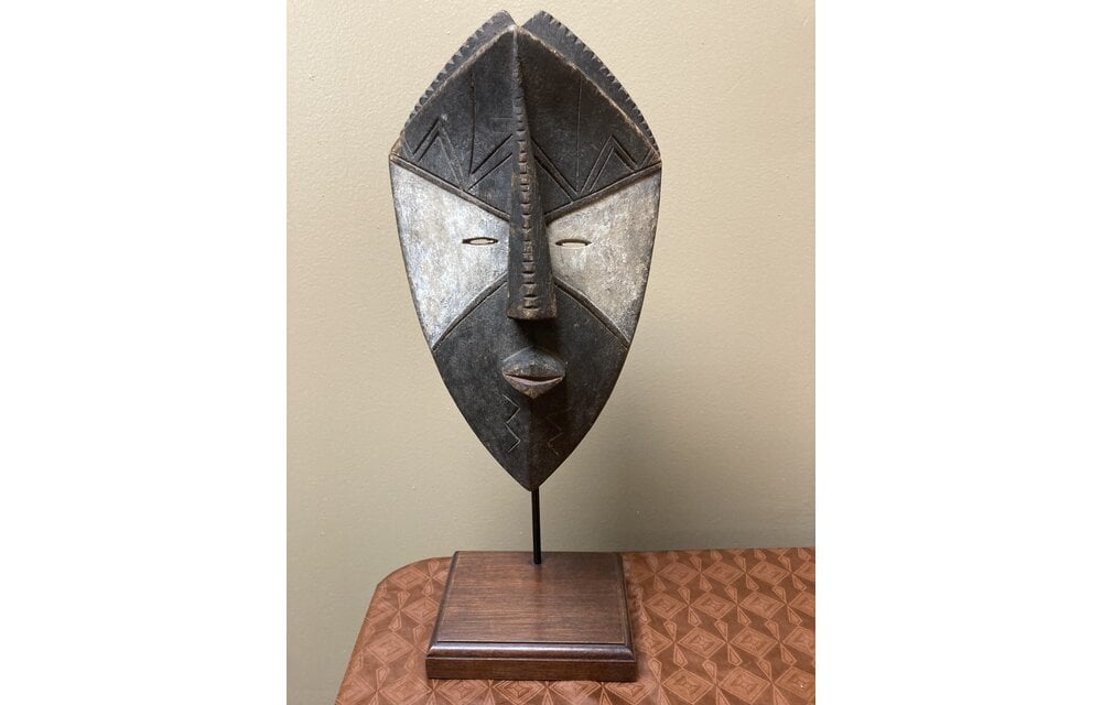 Binji mask” The Binji are one of the 18 Kuba tribes. This mask was used during invitations. Total height with stand is 16 ⅞” (stand with price). In DRC