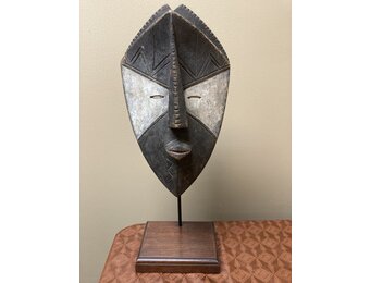Binji mask” The Binji are one of the 18 Kuba tribes. This mask was used during invitations. Total height with stand is 16 ⅞” (stand with price). In DRC
