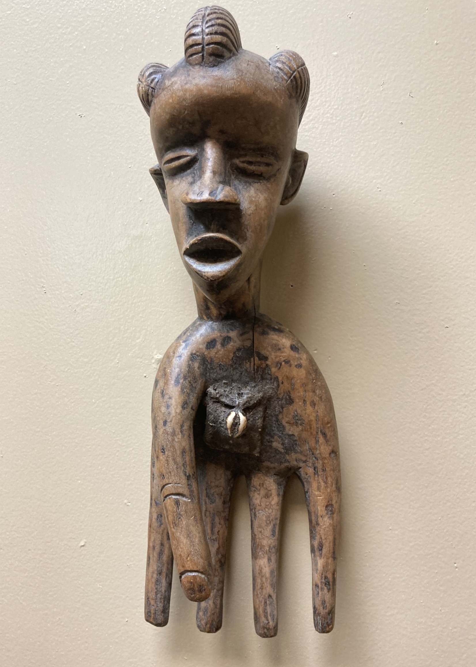 Bassa Bassa hand to serve as a power figure: The pouch in the hand’s palm contains magical substances. The piece is wooden and measures 17” long and 5 ⅞” wide. The Bassa reside in Liberia.