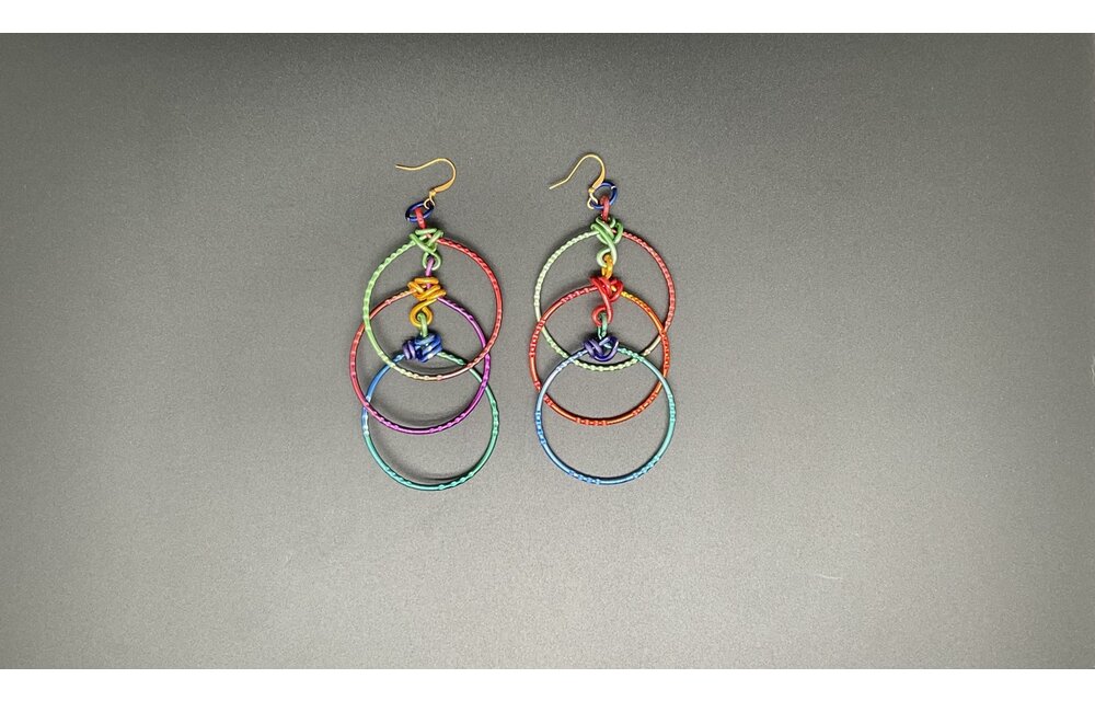 Colorful triple ring wire earrings