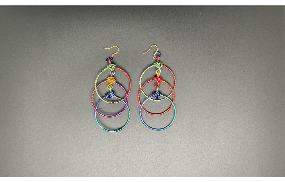 Colorful triple ring wire earrings