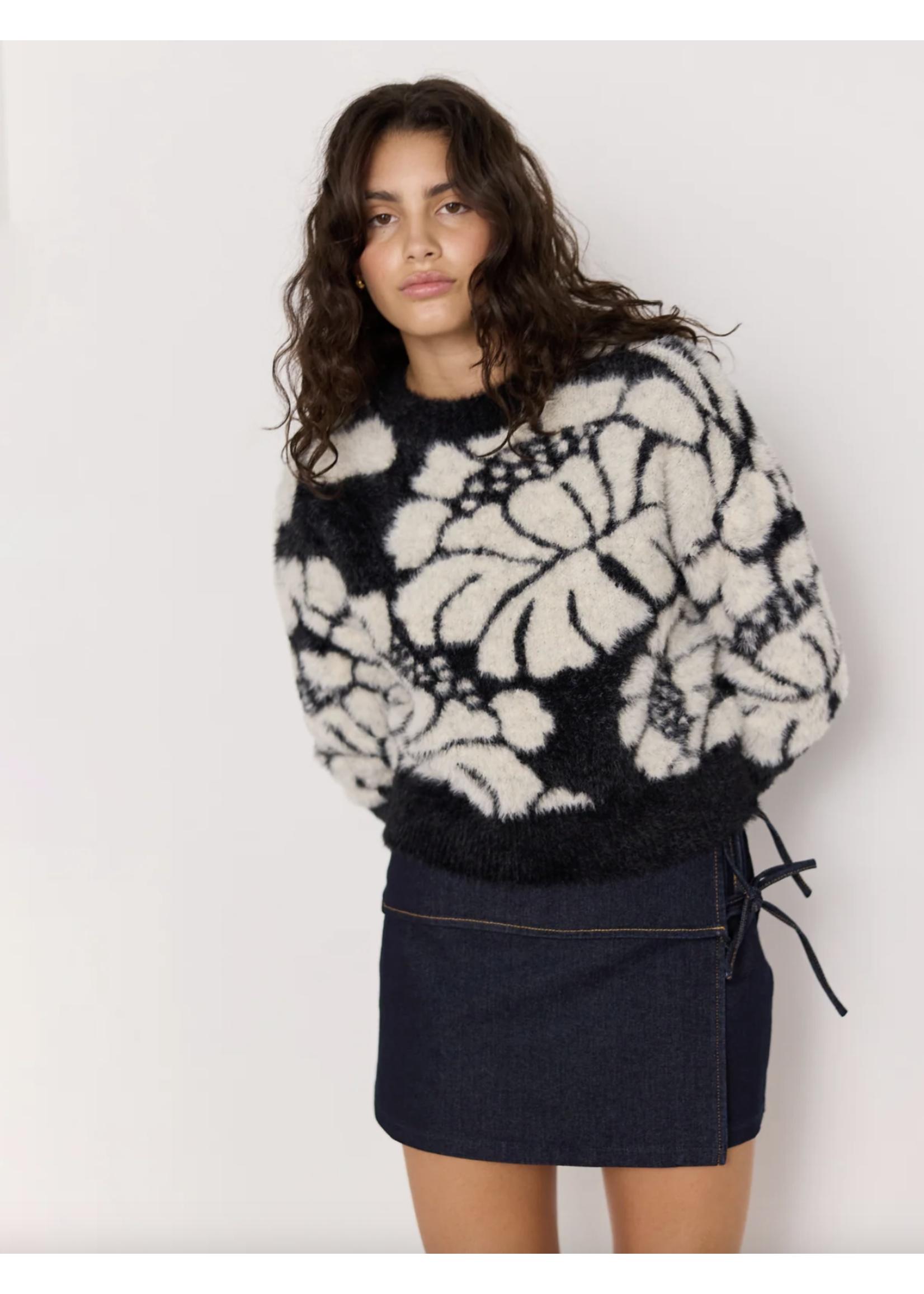 MINK PINK Eden Intarzia Sweater 1G25038234