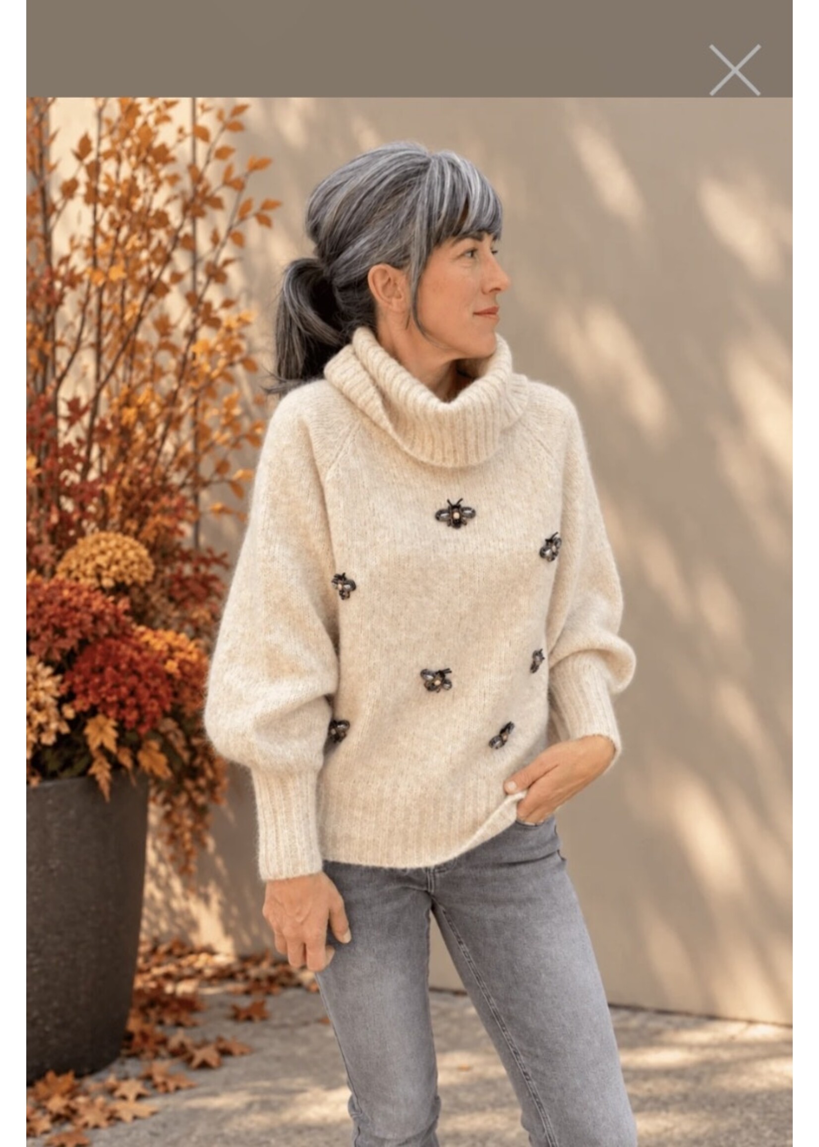 NOEN Alpaca/Poly Cowl  w/Bees 84035