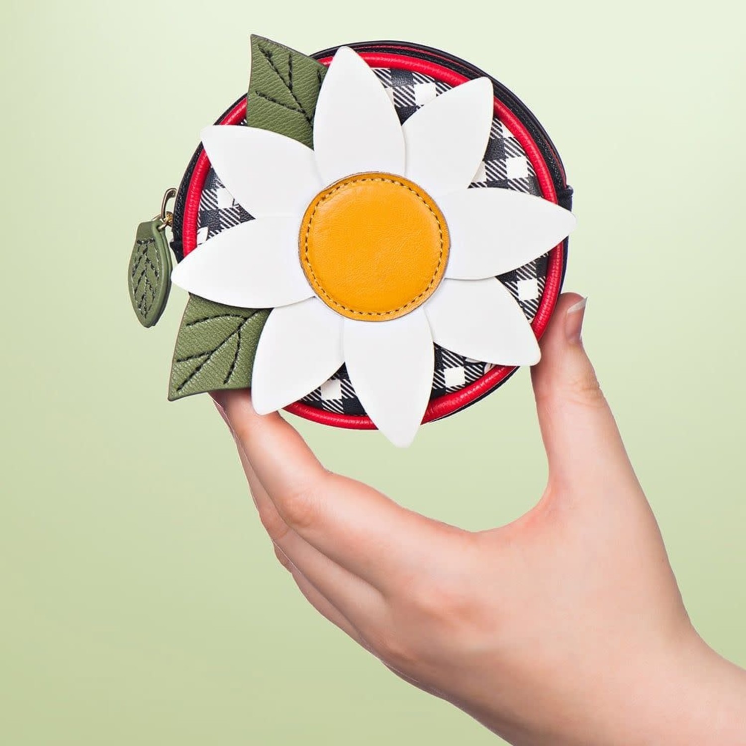 Daisy Garden Round Coin Purse Sealed with a Kiss