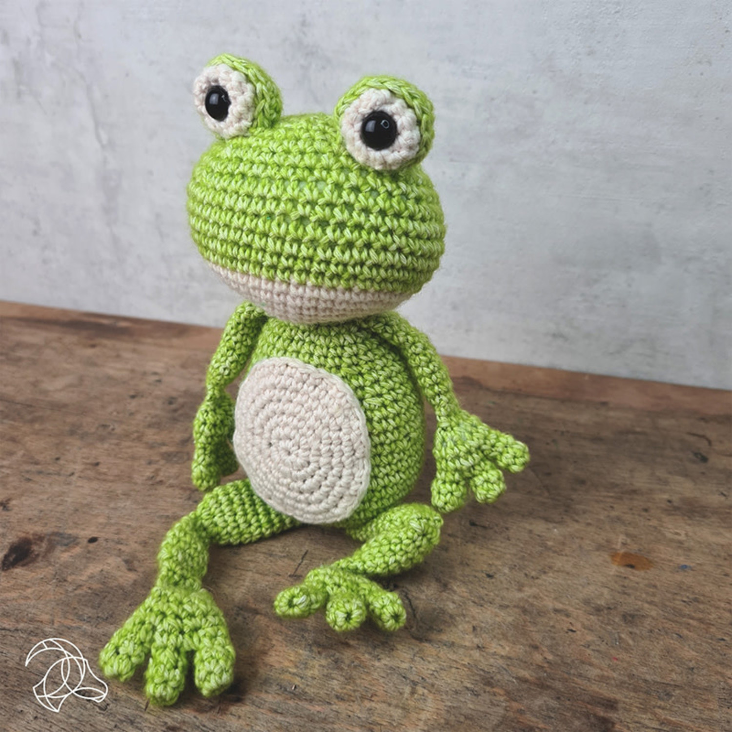 Hardicraft Vinny Frog DIY Crochet Kit - Sealed with a Kiss