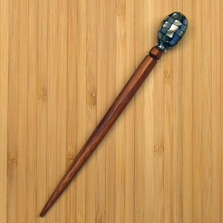 Blacklip Oval Shawl Stick