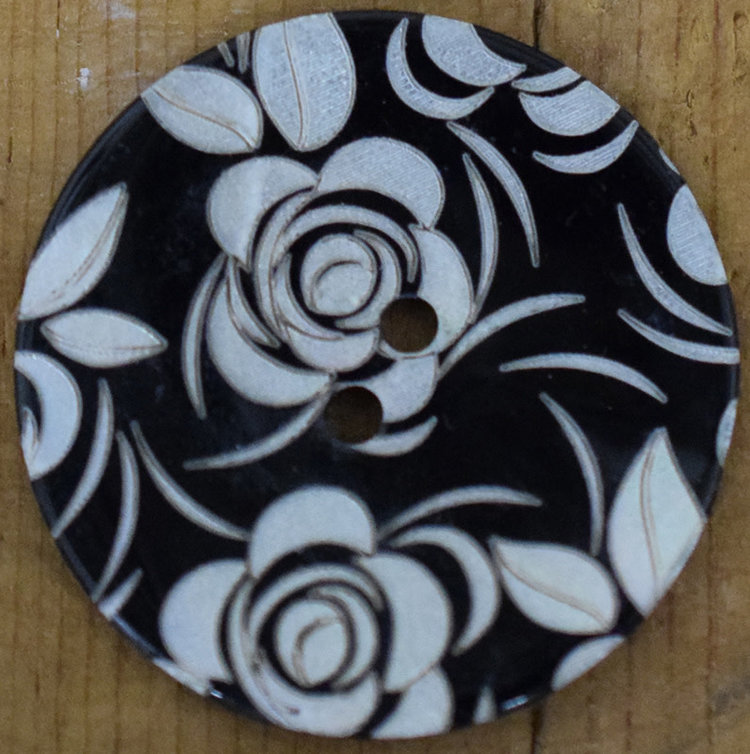 1 1/8" Shell Black Roses