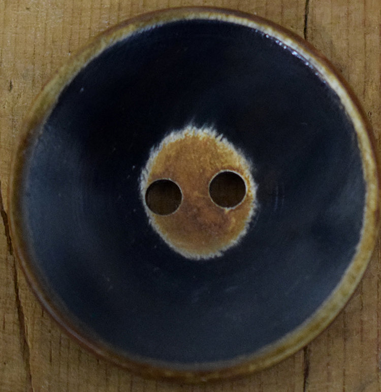 1 3/8" Black/Brown Horn Round