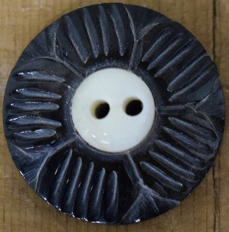 1" Black Horn Flower #DV3