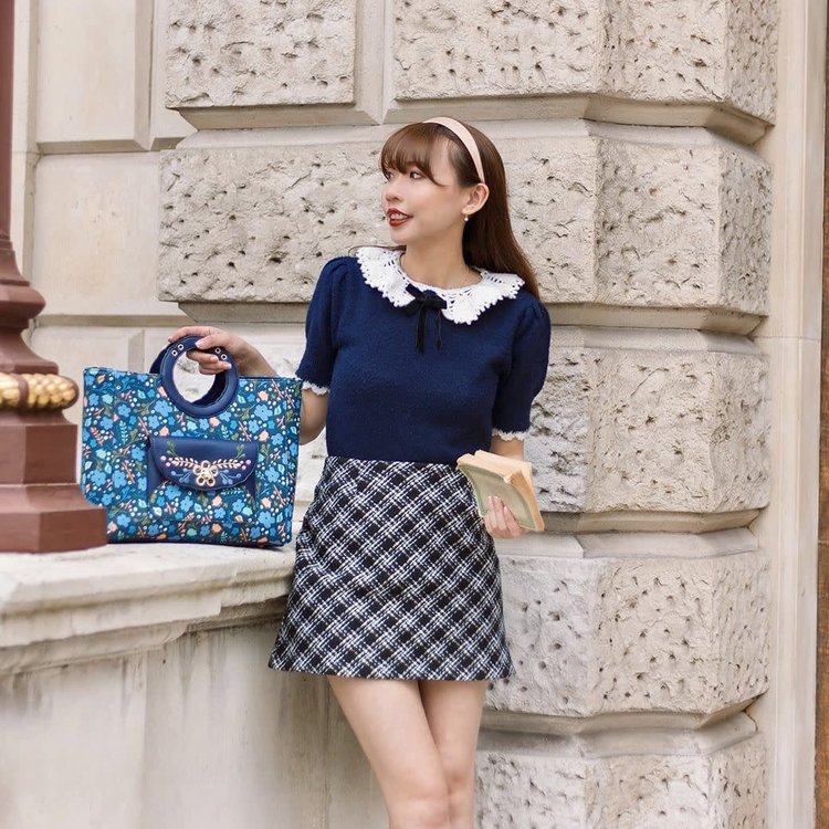 Vendula Piggy Bank Large Cutout Handle Tote