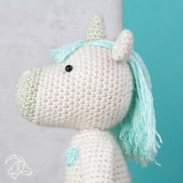 Hardicraft Holly Unicorn DIY Crochet Kit