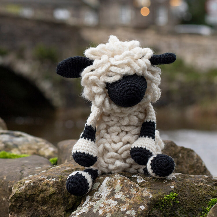 TOFT Lisa the Black Nosed Sheep