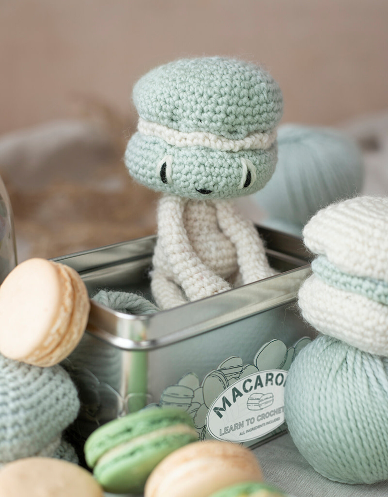 トップス macaron Macarons in a Tin - Sealed with a Kiss