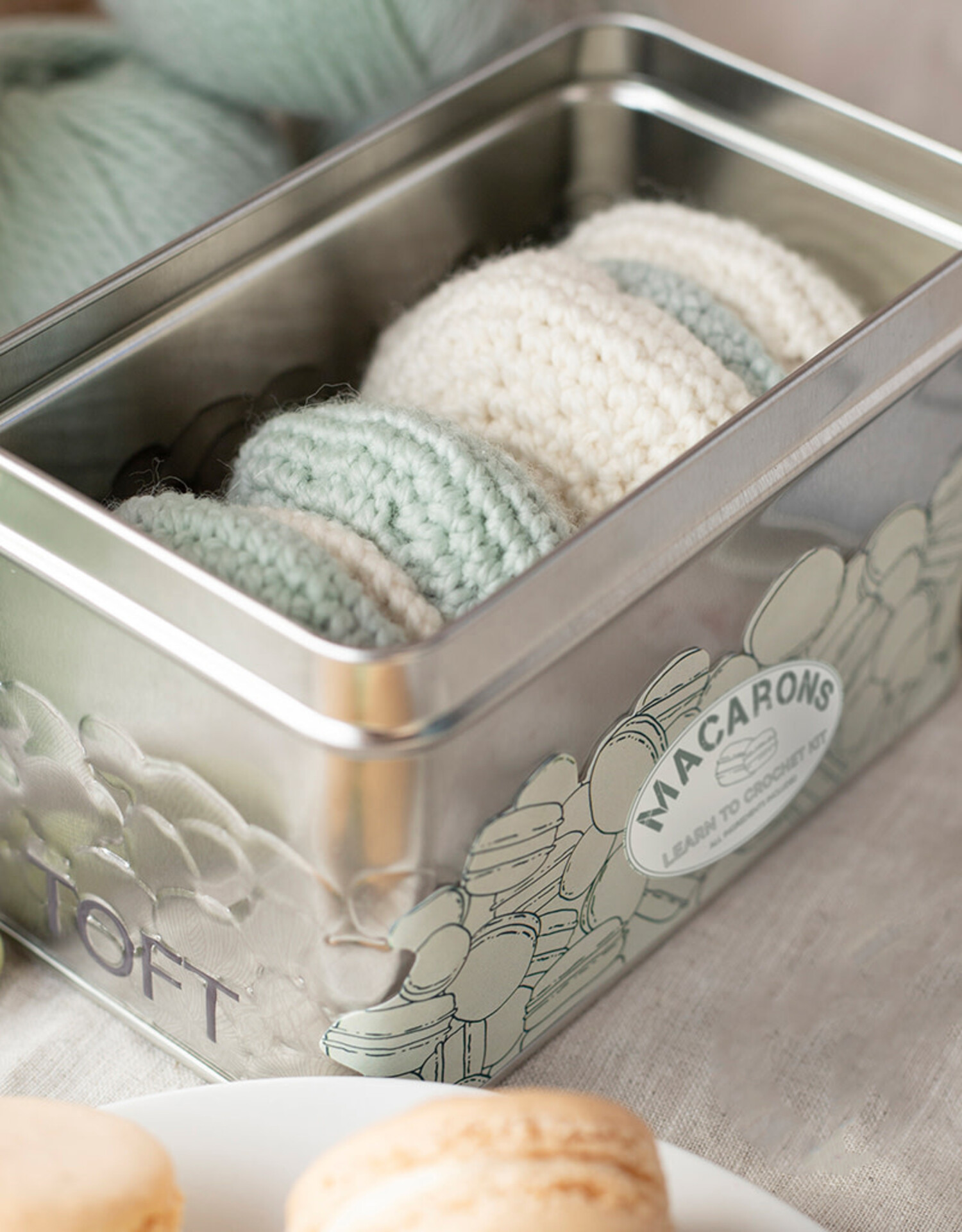 トップス macaron Macarons in a Tin - Sealed with a Kiss