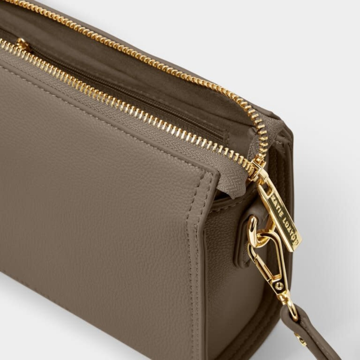 バッグ KOZENI Zana Crossbody Bag (Mink) - Sealed with a Kiss