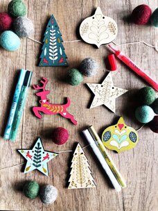 Woodsy Craft Co. Vintage Christmas DIY Craft Kit