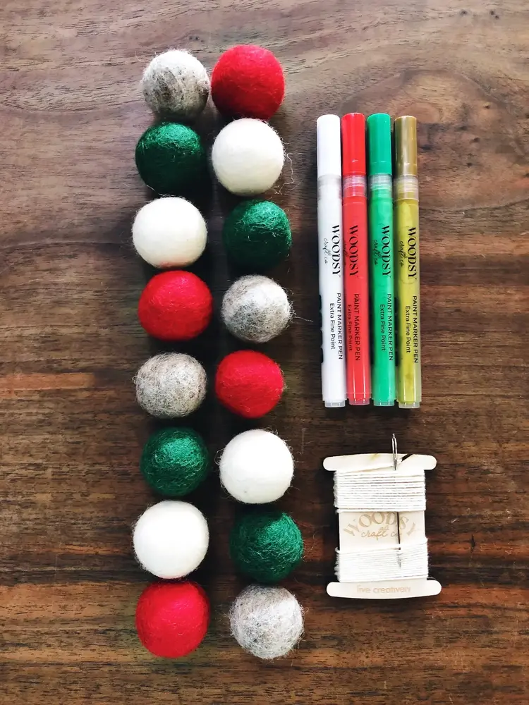 Woodsy Craft Co. Christmas Spirit DIY Craft Kit