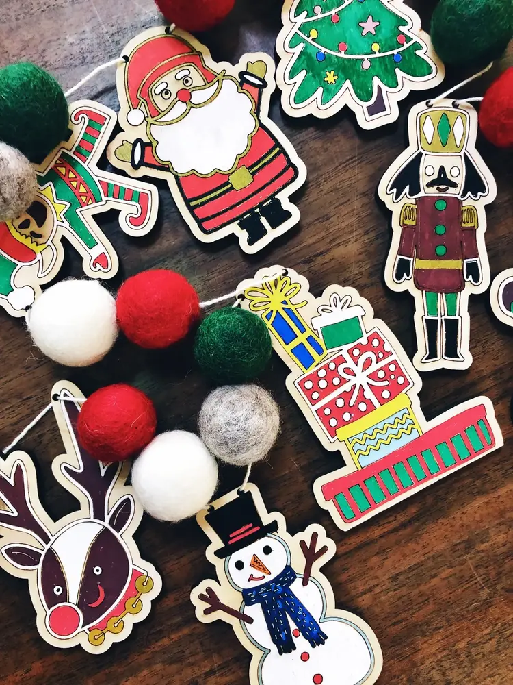 Woodsy Craft Co. Christmas Spirit DIY Craft Kit