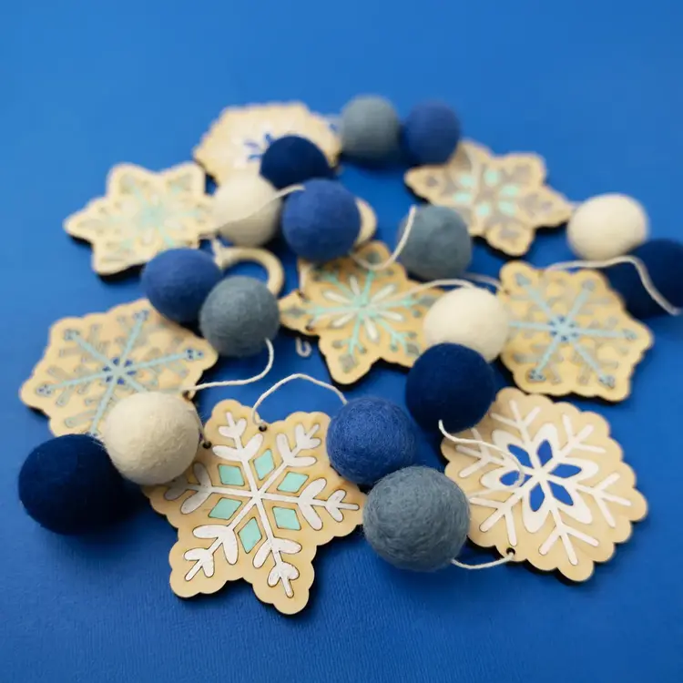 Woodsy Craft Co. Snowflake DIY Craft Kit