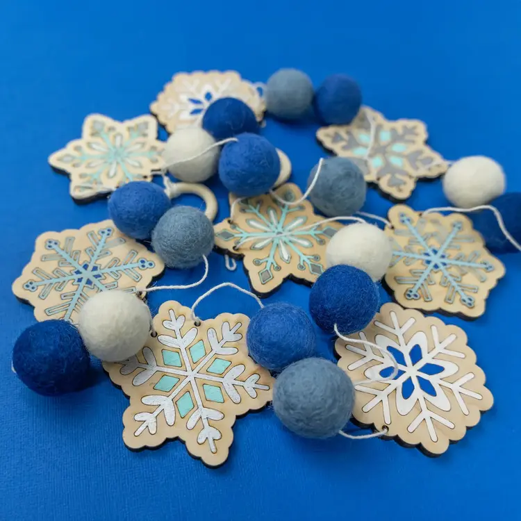 Woodsy Craft Co. Snowflake DIY Craft Kit