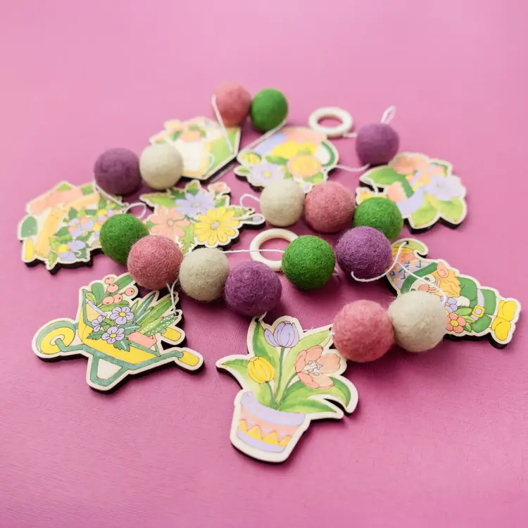 Woodsy Craft Co. Garden DIY Craft Kit