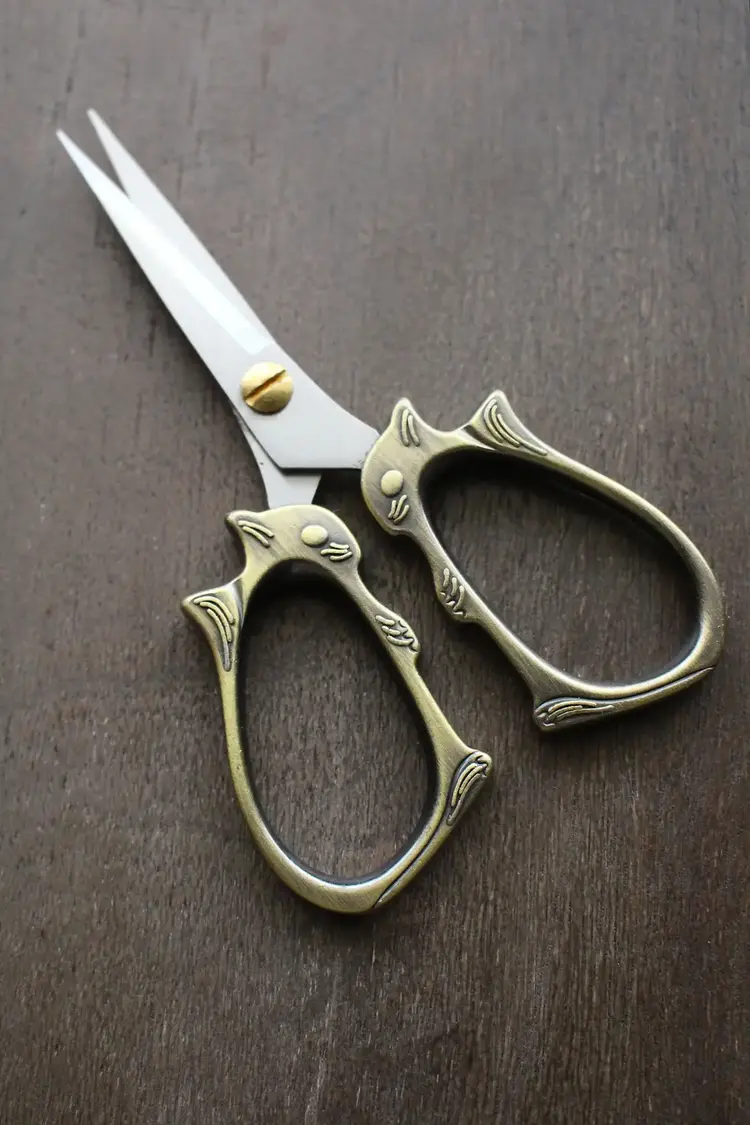 NNK Press Squirrel Scissors