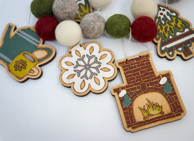 Woodsy Craft Co. Cozy Christmas DIY Craft Kit