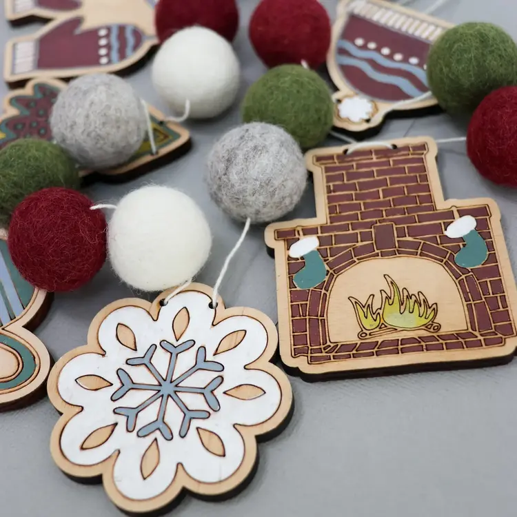 Woodsy Craft Co. Cozy Christmas DIY Craft Kit
