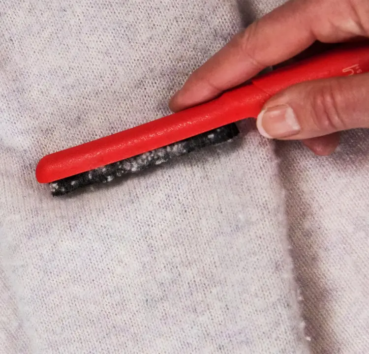 Lilly Brush Pill & Lint Remover