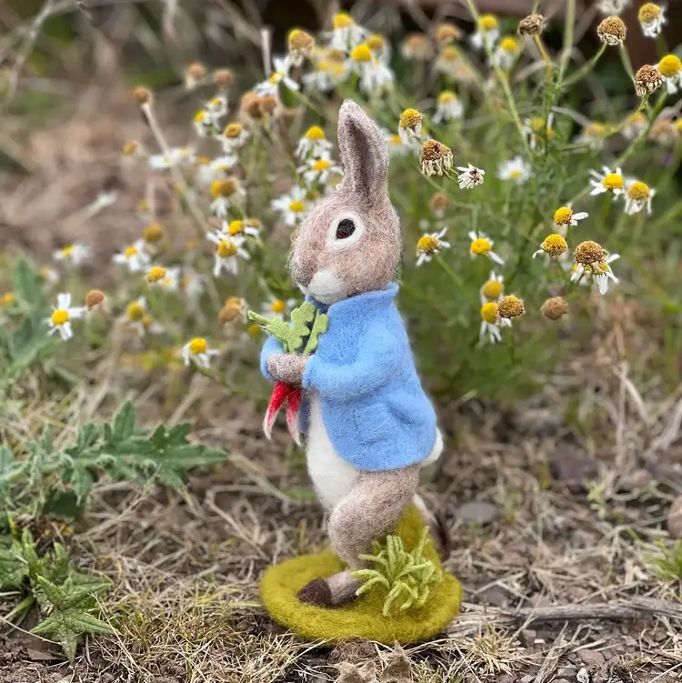 The Crafty Kit Company Beatrix Potter - Peter Rabbit and the Stolen Radishes Neede Felting Kit