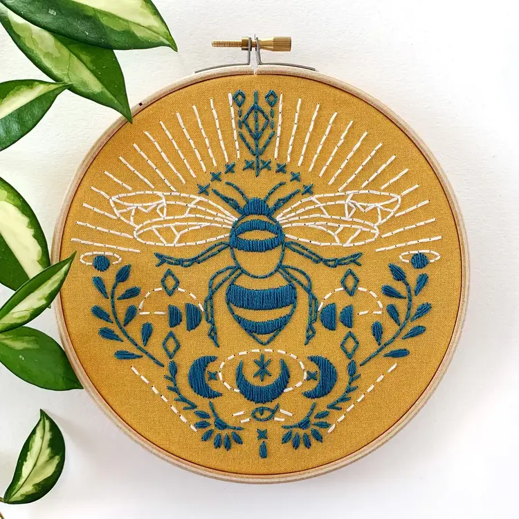 Rikrack Bee Embroidery Kit