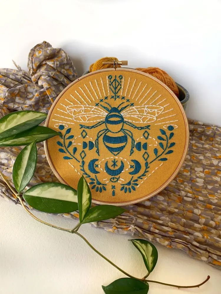 Rikrack Bee Embroidery Kit