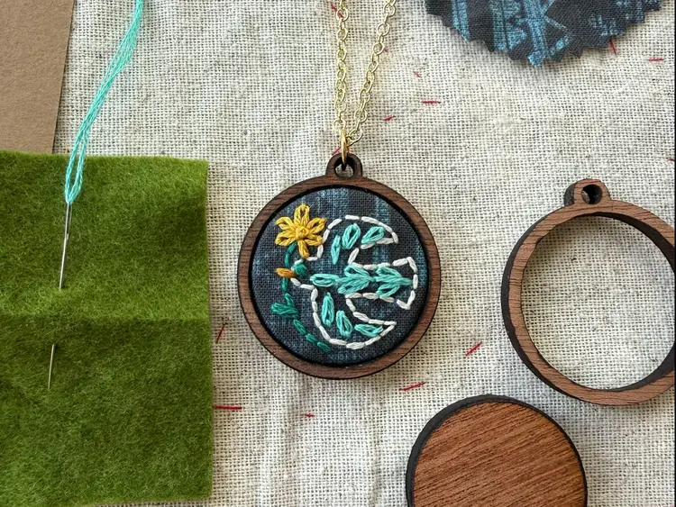 Rikrack Bird Embroidery Necklace Kit