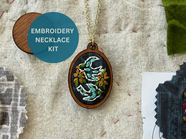 Rikrack Birds Embroidery Necklace Kit