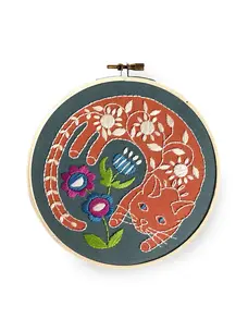 Rikrack Garden Cat Embroidery Kit
