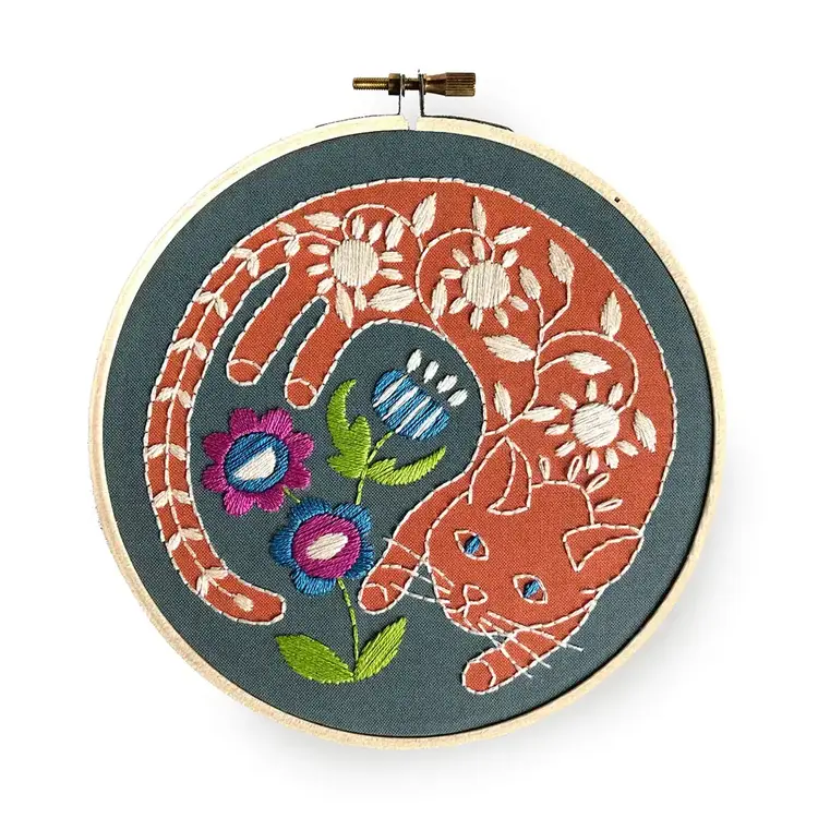 Rikrack Garden Cat Embroidery Kit