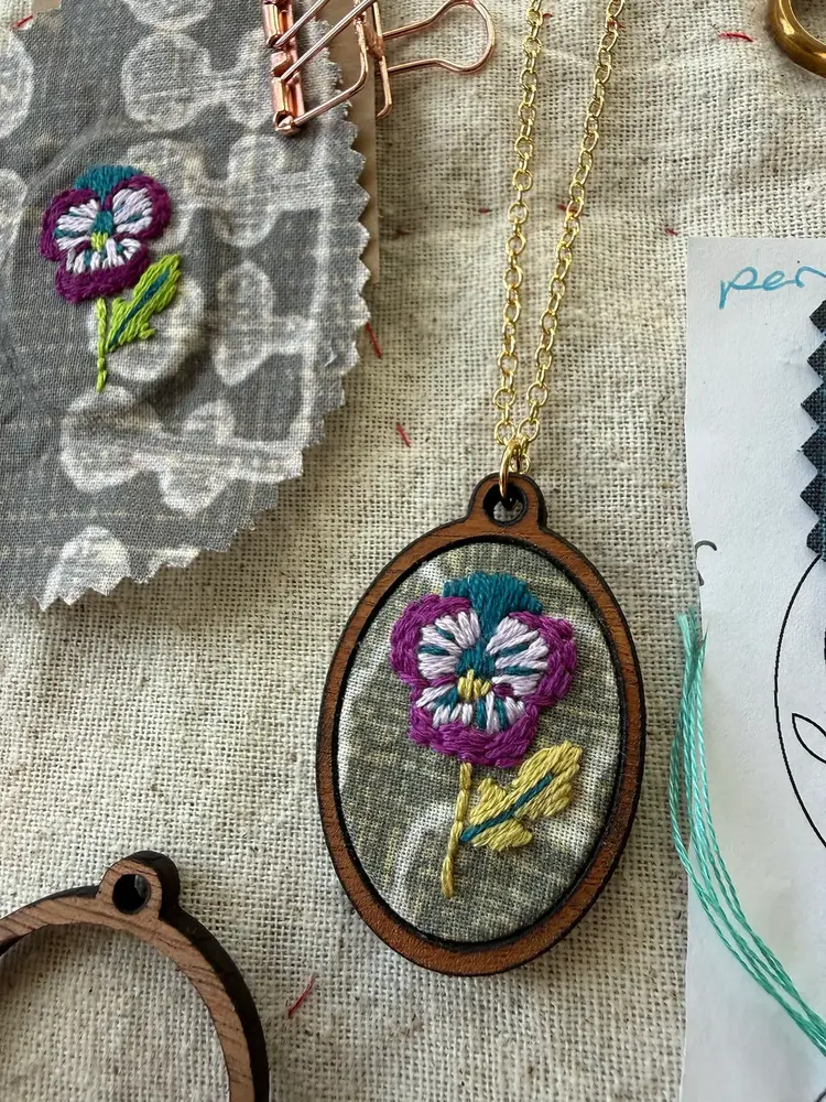 Rikrack Pansy Embroidery Necklace Kit