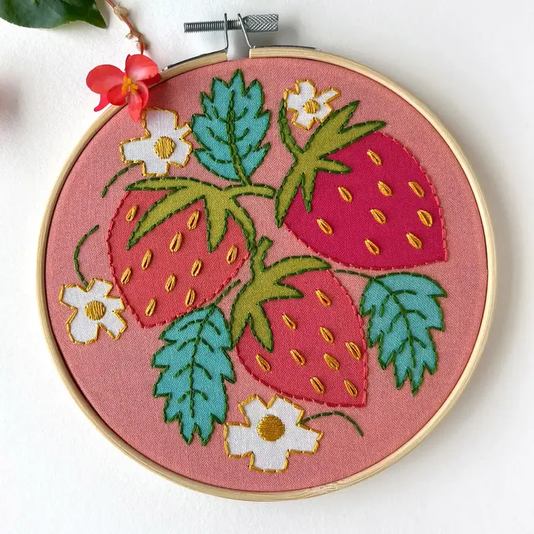 Rikrack Strawberries Embroidery Kit