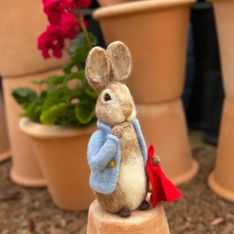 The Crafty Kit Company Beatrix Potter - Peter Rabbit and his Pocket Handkerchief Needle Felting