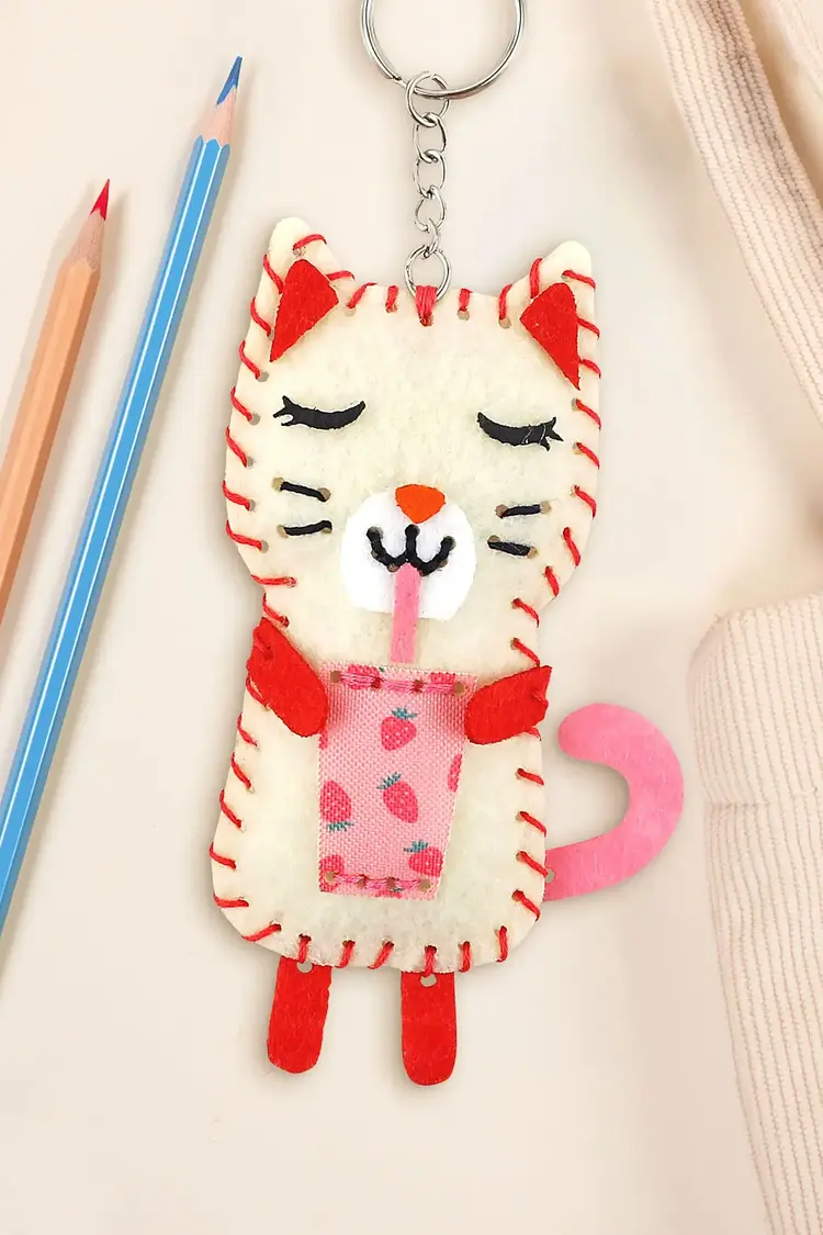 DMC Matcha the Cat Felt Keyring Kit for Kids