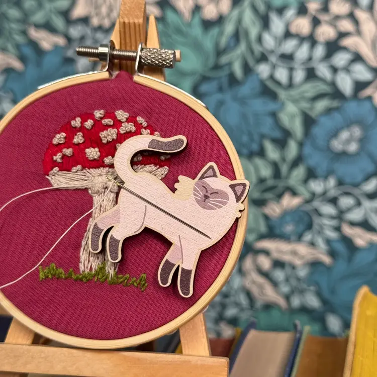 The Crafty Kit Company Cat Needle Minder (Siamese)