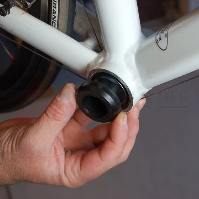 Wheels Mfg Bottom Bracket Adapter - BB/PF30 Universal Adapter for 22/24mm Spindle Cranks (SRAM/TruVativ) Wheels Mfg Bottom Bracket Adapter - BB/PF30 Universal Adapter for 22/24mm Spindle Cranks (SRAM/TruVativ)