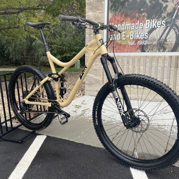 Zinn B.I.G. Full Suspension Mountain Bike XXL Demo Bike Matte Desert Tan