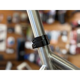Zinn Seat Post Friction clamp set: Anti-slip Clamp  with matching Seat Binder - Gloss Black