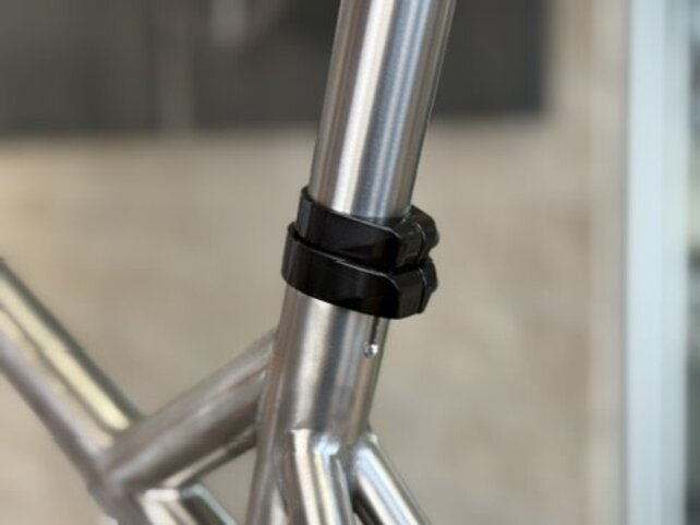 Zinn Seat Post Friction clamp set: Anti-slip Clamp  with matching Seat Binder - Gloss Black