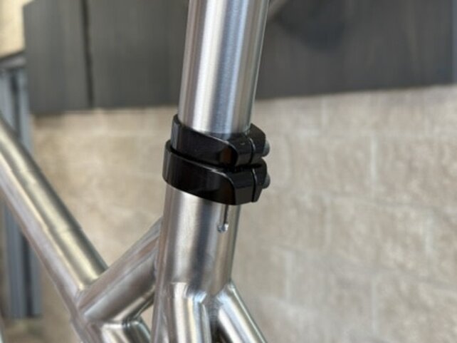 Zinn Seat Post Friction clamp set: Anti-slip Clamp  with matching Seat Binder - Gloss Black