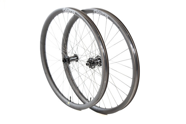Onyx Vesper - Derby Pro Carbon Mountain Bike Plus Wheelset Onyx Vesper - Derby Pro Carbon Mountain Bike Plus Wheelset