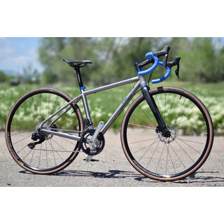 Tui ER3 AXS Road Bike - Lightweight Titanium road bike