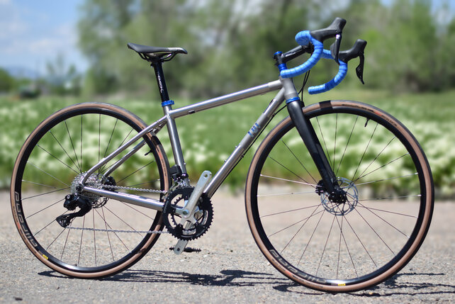 Tui ER3 AXS Road Bike - Rival AXS 2x12 - Lightweight Titanium road bike
